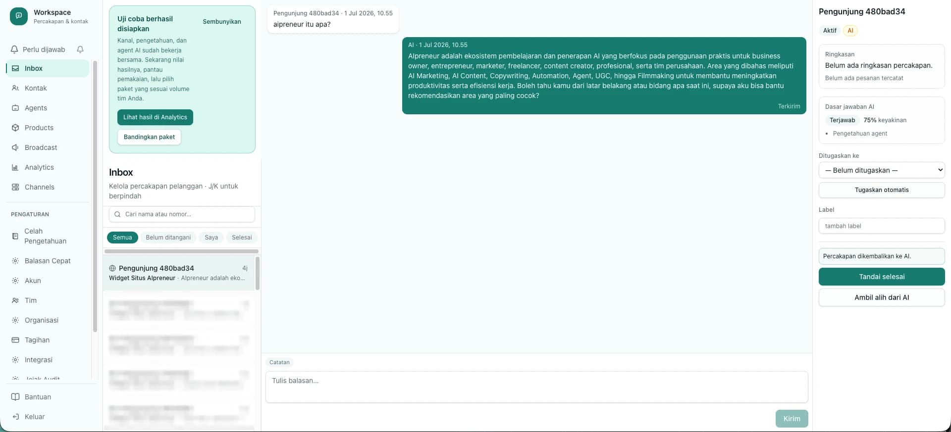 Halaman Inbox menampilkan percakapan yang sama dari sisi pemilik, dengan panel dasar jawaban AI dan tingkat keyakinannya di kanan